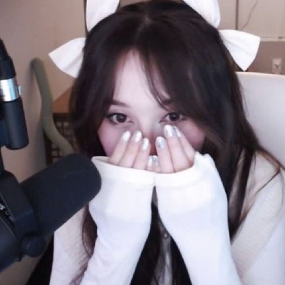 .⭑! lya w. tina ᰔ