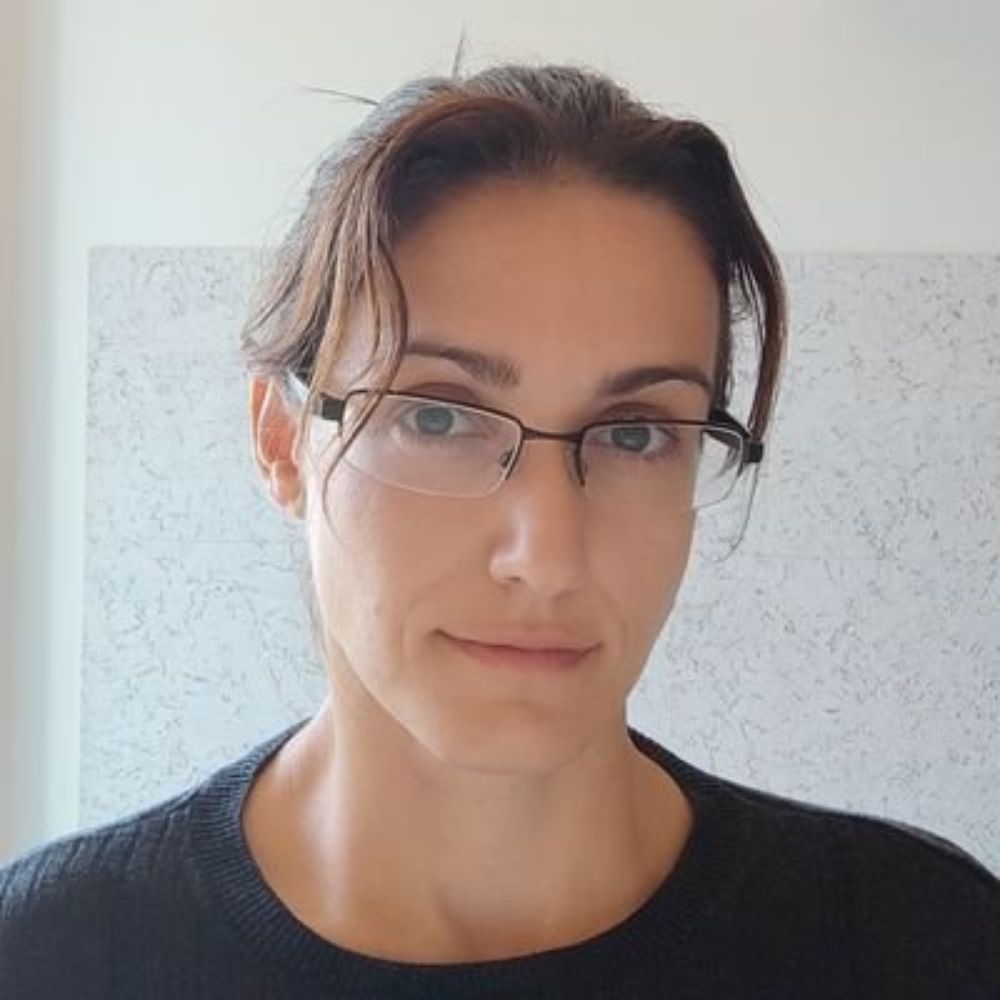 María Flores-Tornero