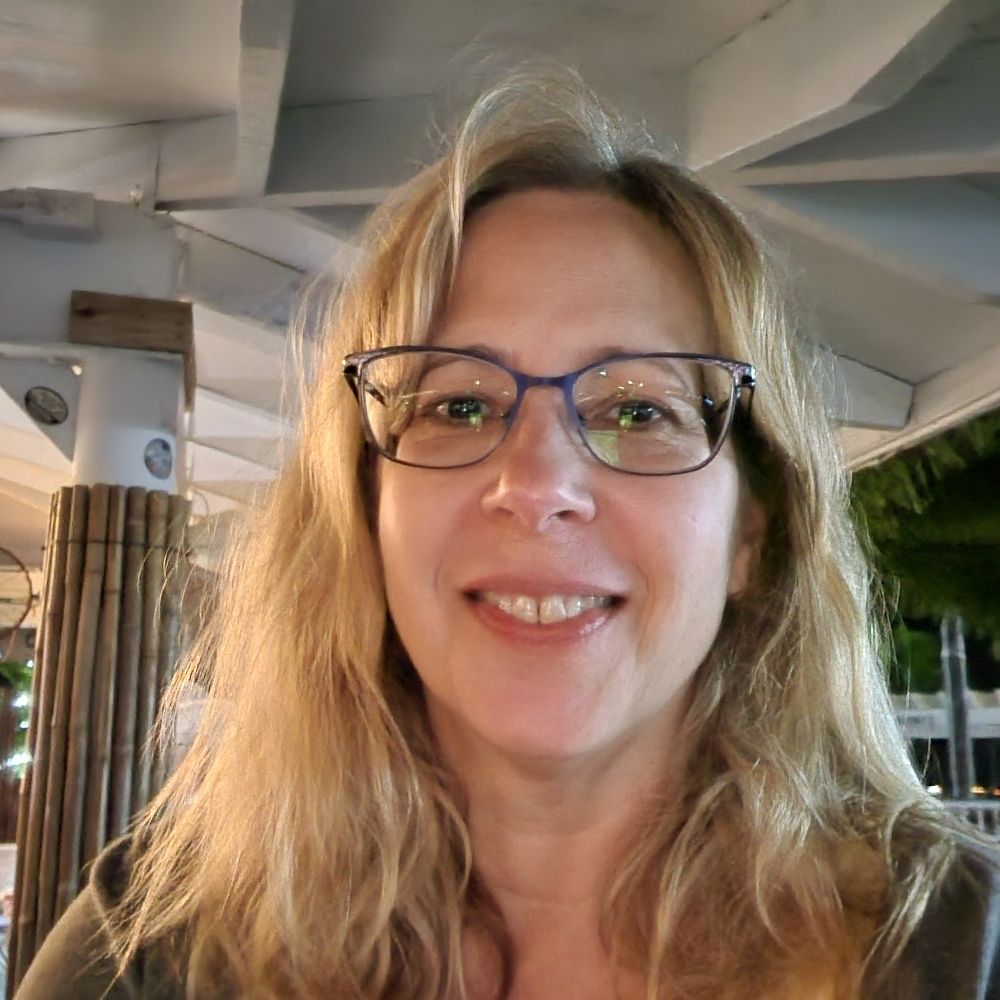 Lynn Lewis (Romano)