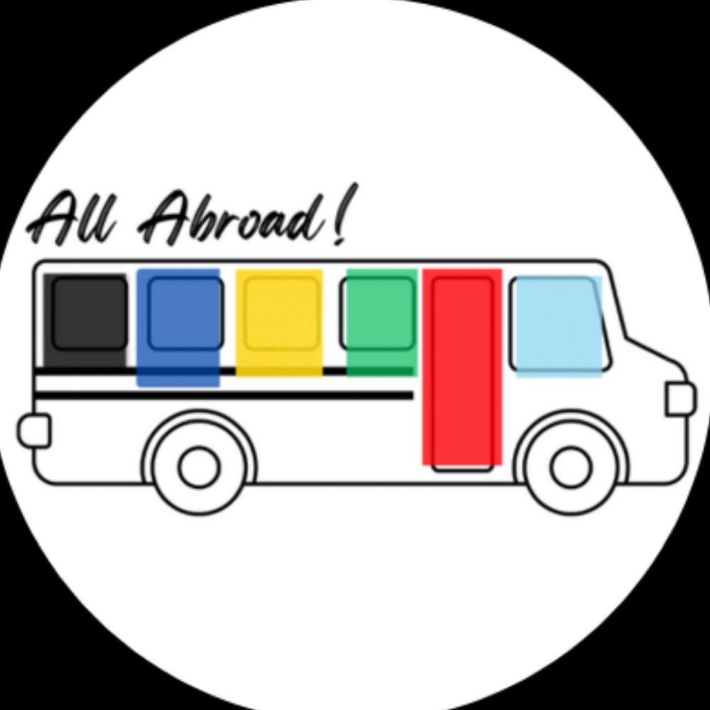 All Abroad! Bus / Julia Vogado (founder)