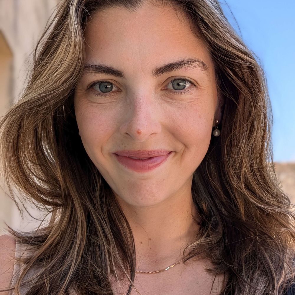 Laura E R Peters