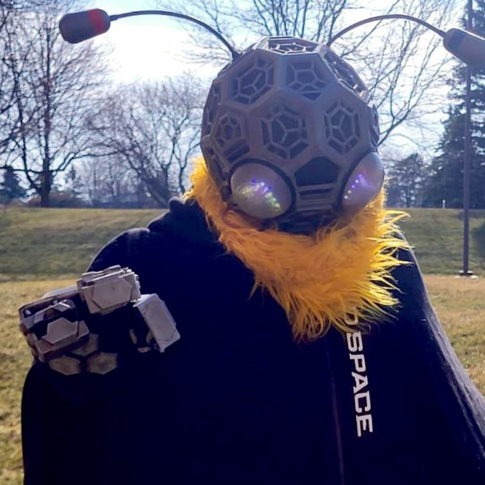 FourFours/“the Bee”