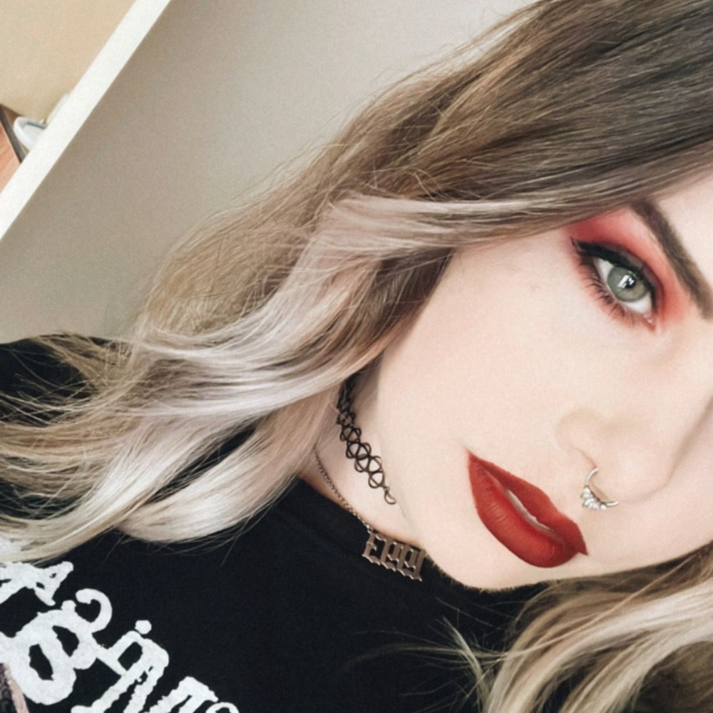 👽