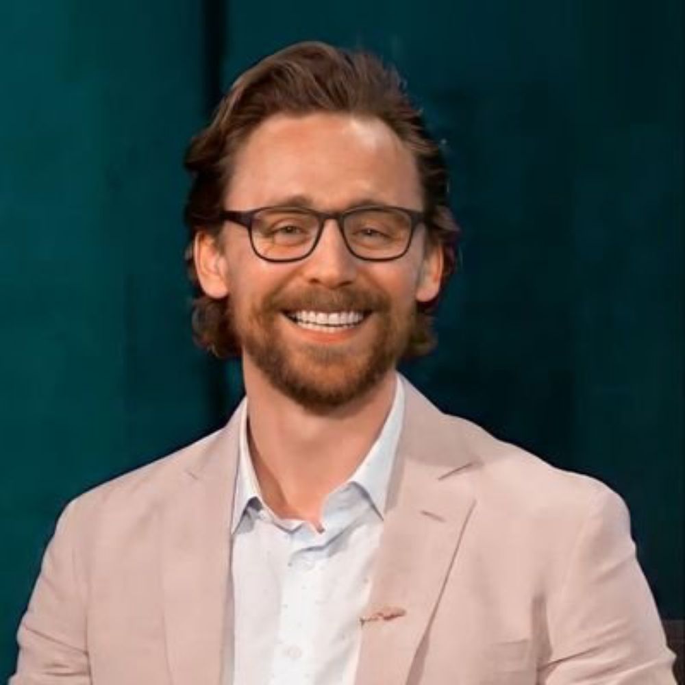 Tom Hiddleston Updates