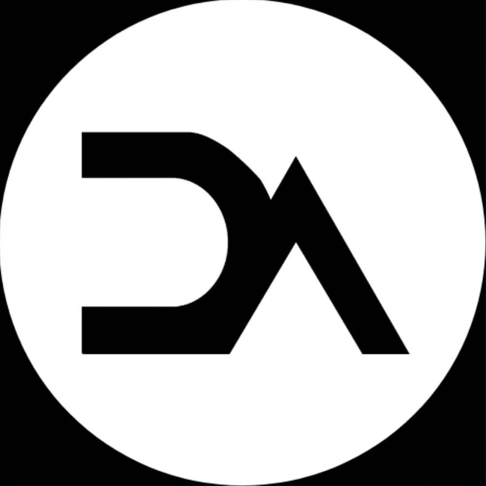 DA