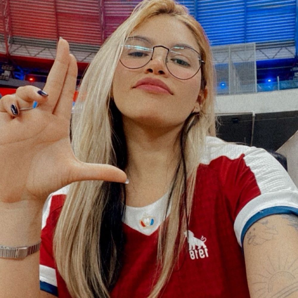 menina veneno meu peito é pequeno🇫🇷