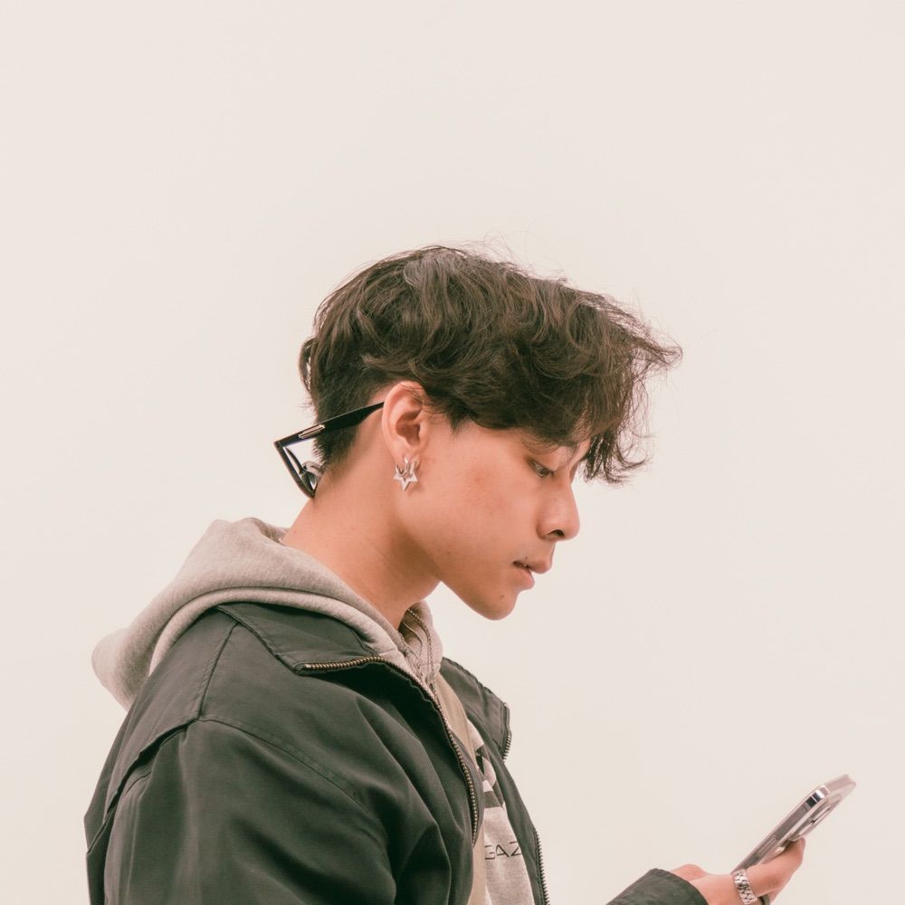 andrew⋆｡ °✩