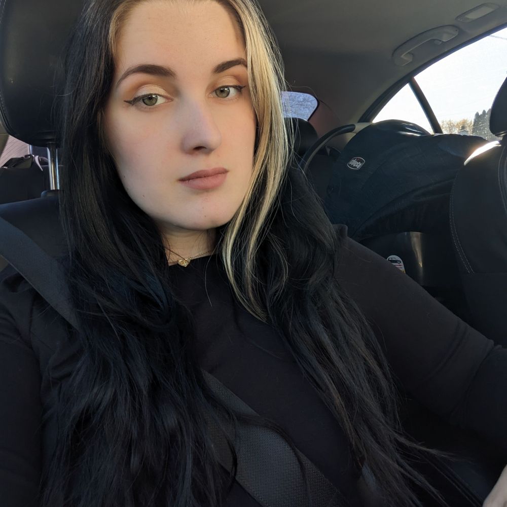 Hot Goth GF 17.4k on OF🖤