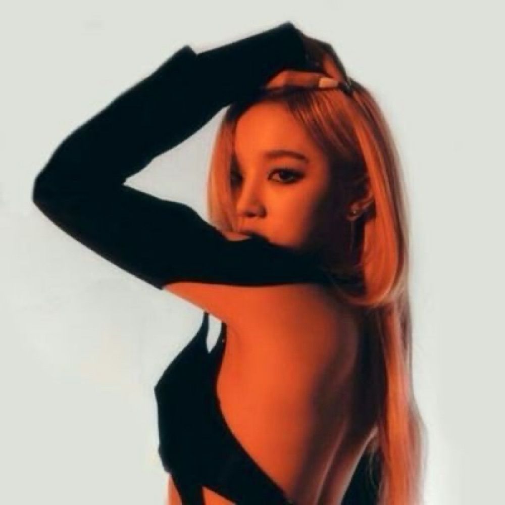 nakie.