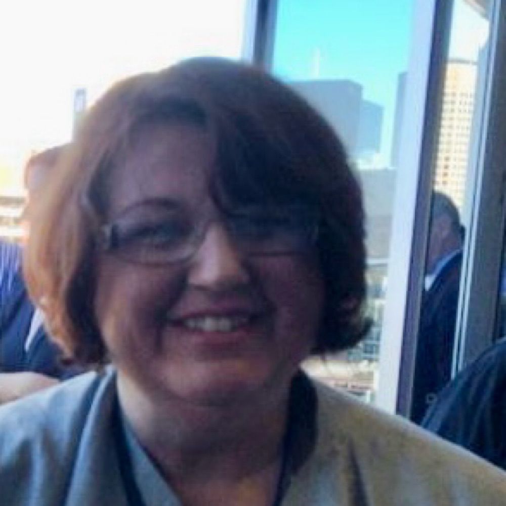 Glynis R