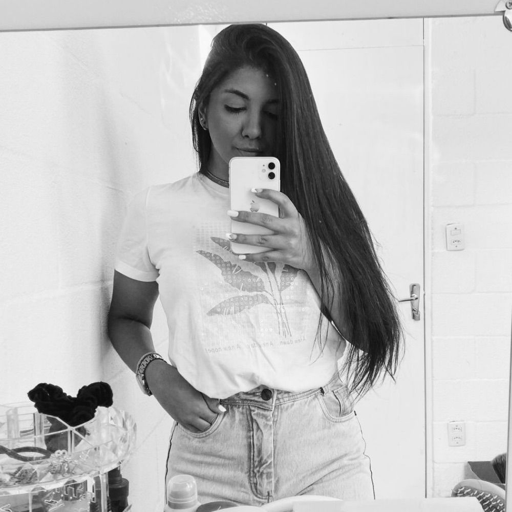 Tainá Mello