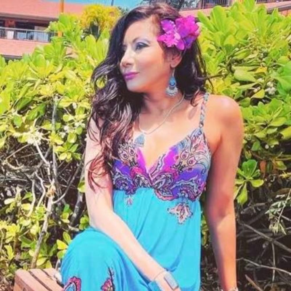 Profile picture hawaiidelilah.bsky.social