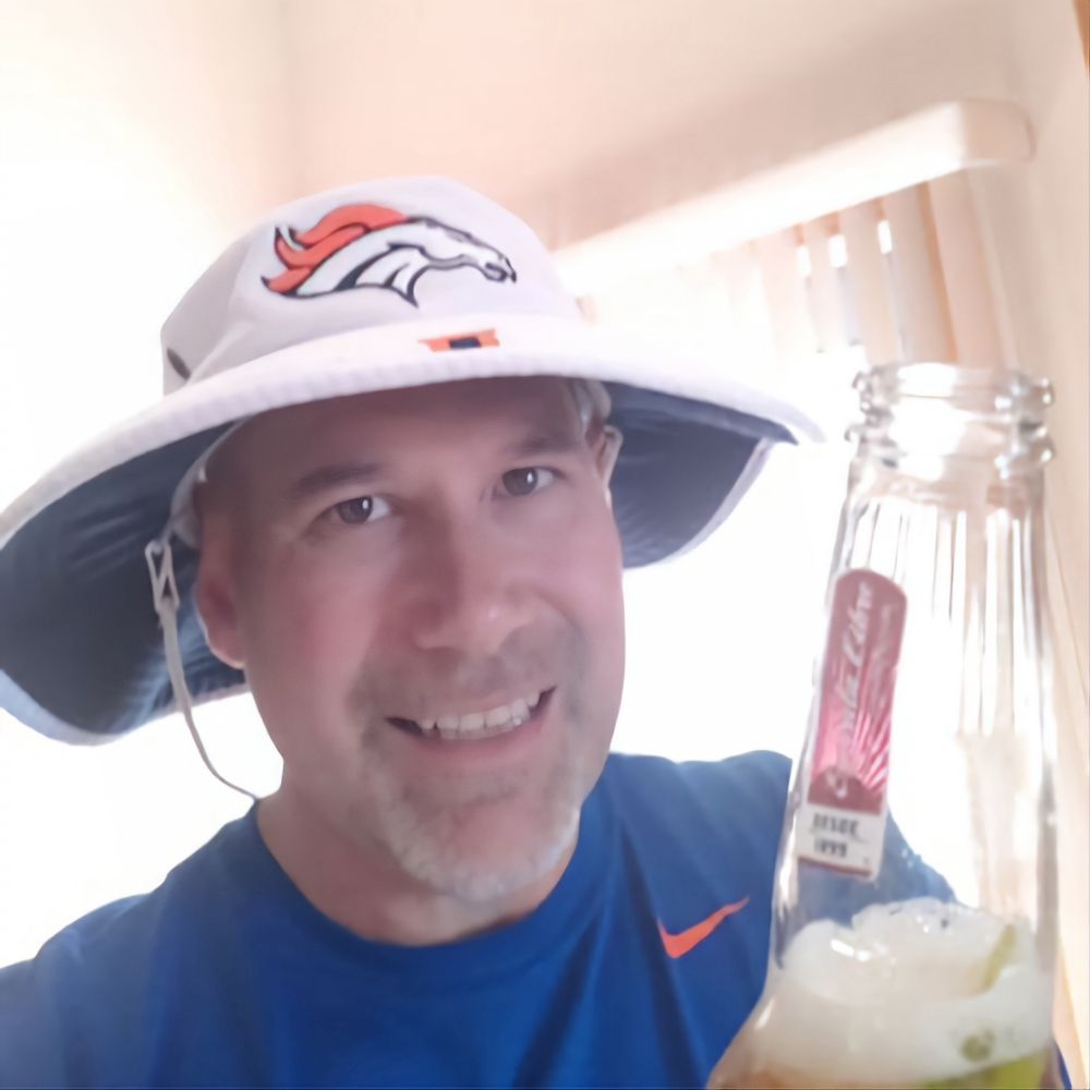 Neuro-mantique Scott 🟠🔵🏒🏈🍺🍷🪩