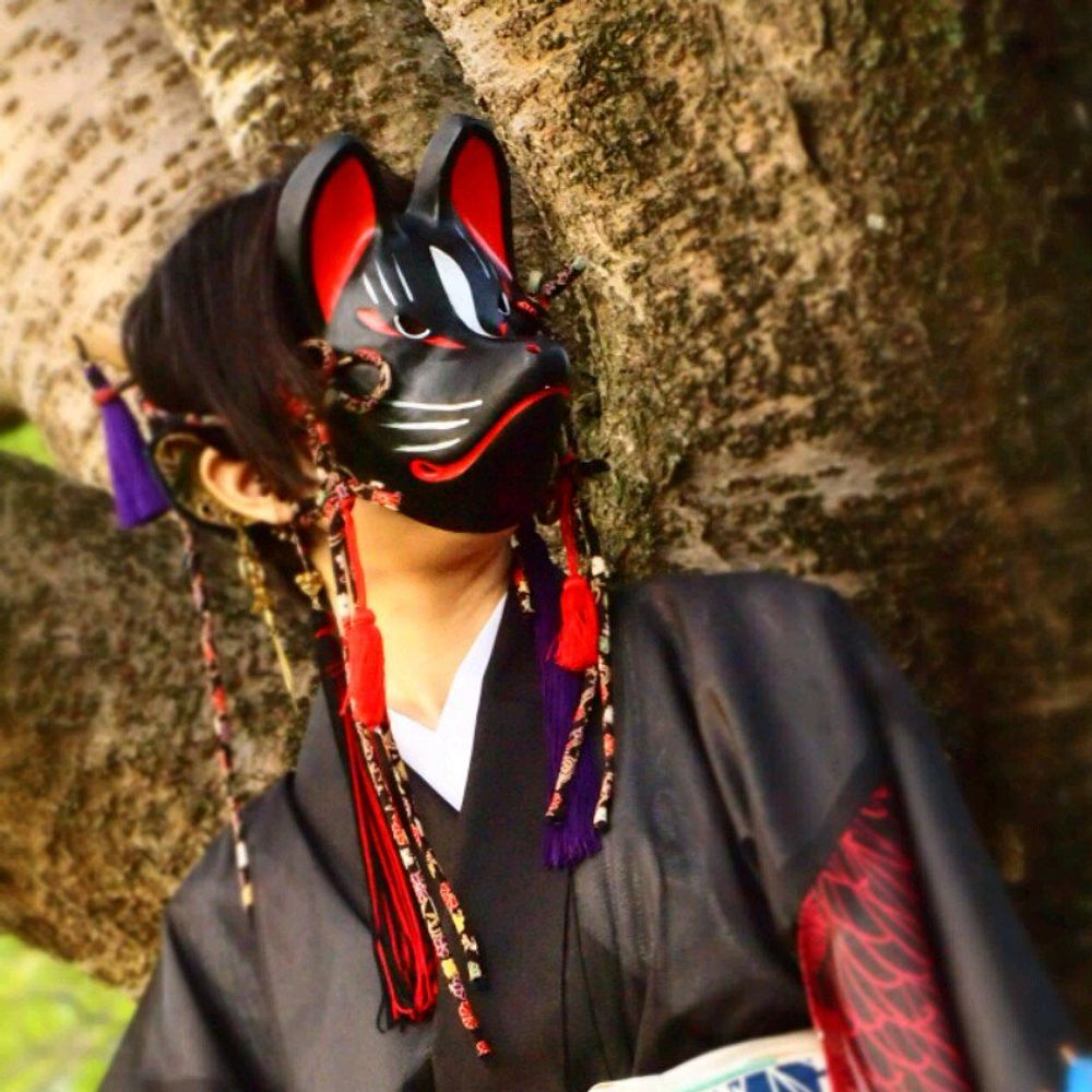 士
