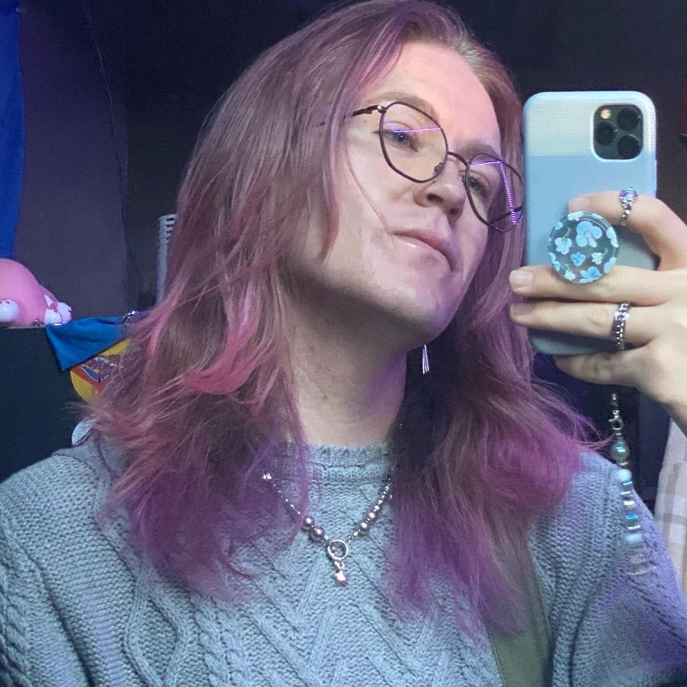jade (she/they) 🏳️‍⚧️🦇