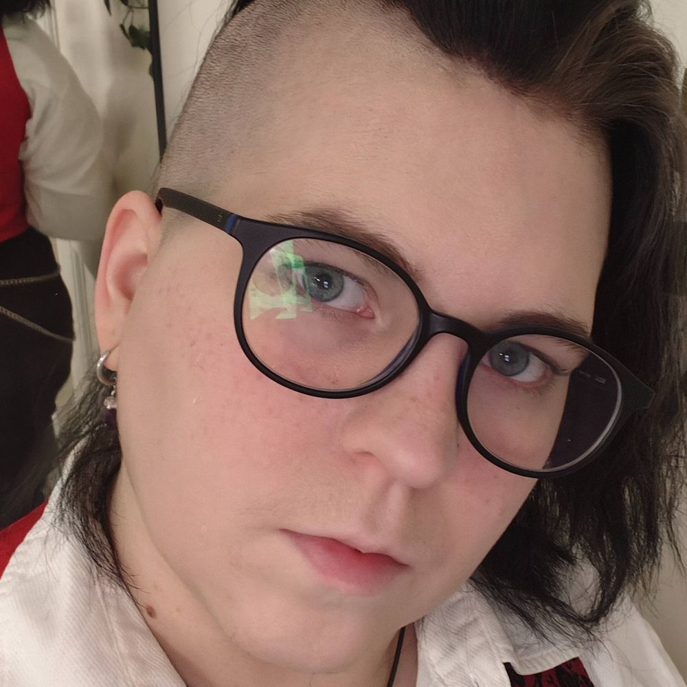 Tris ◊⋄ [Él/Elle][He/They]