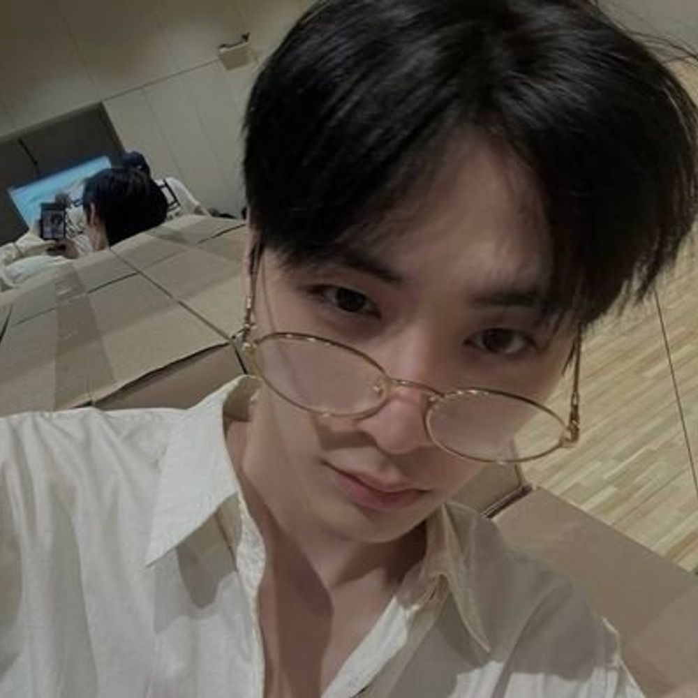 𝚊𝚠𝚊 !! 🪐 □