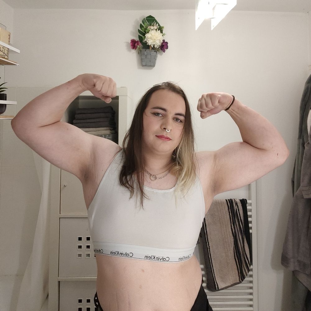 Lilac /|㇏^•ᵥᵥ•^ノ|\ the whimsical muscle girl