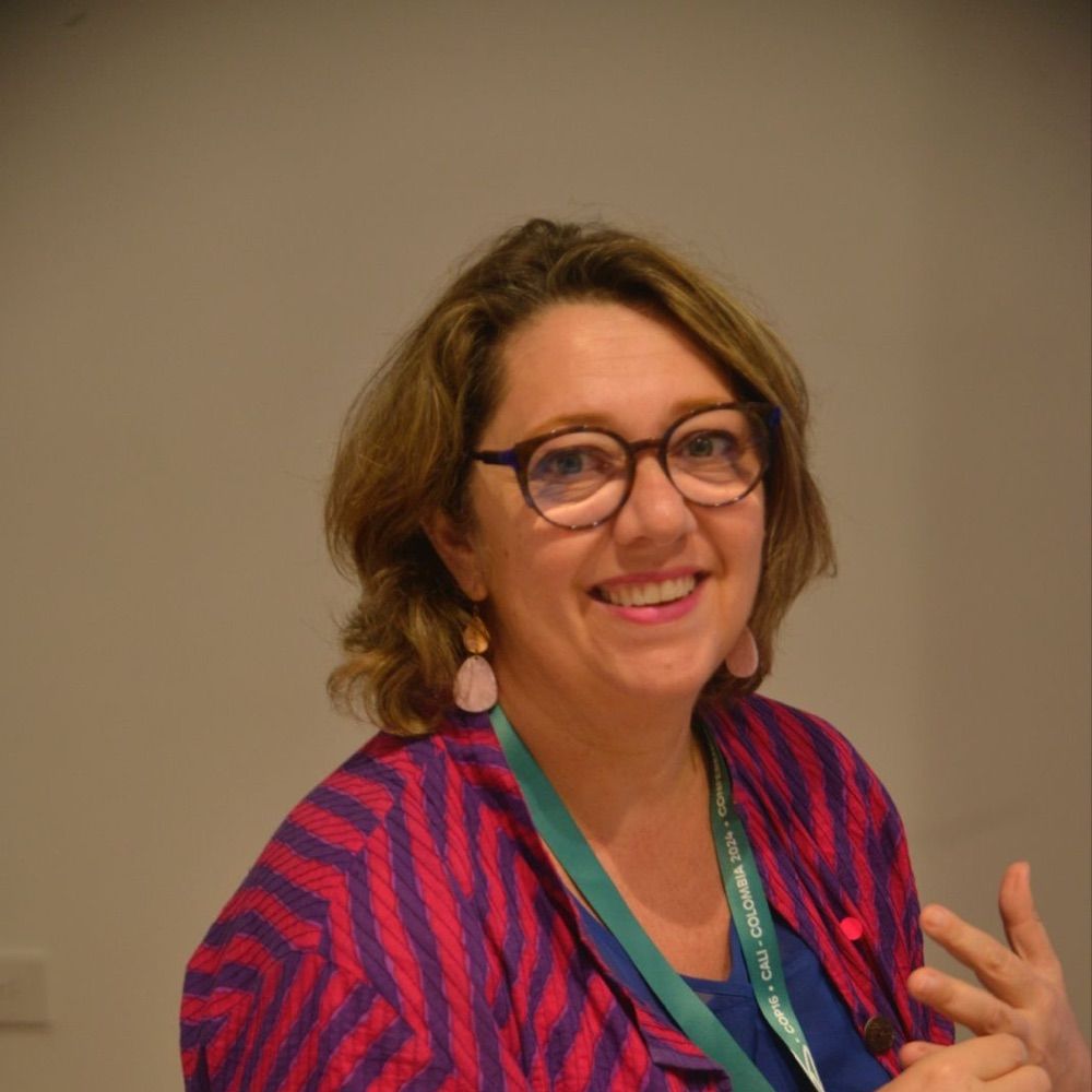 Hélène Djoufelkit