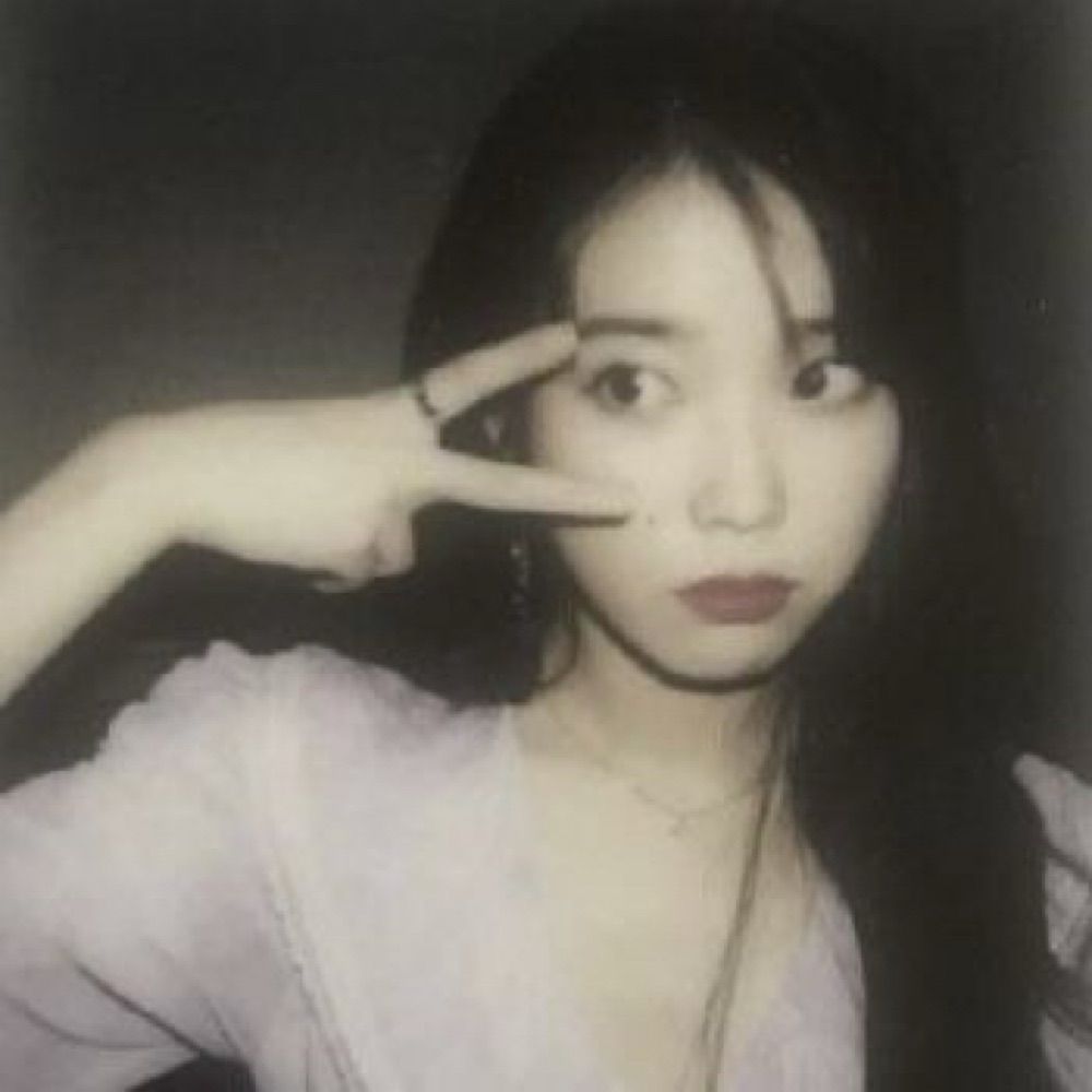 emma٠ ࣪⭑