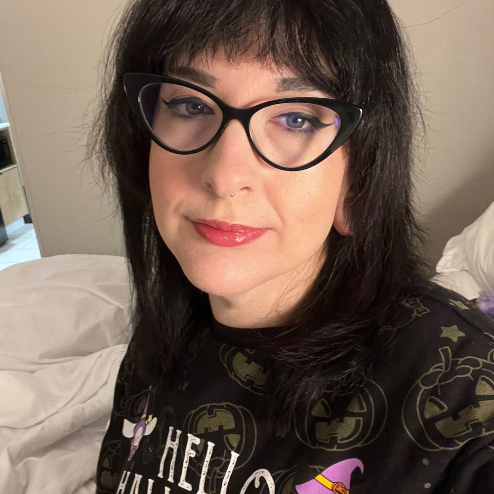 🦇💜Liz Thrift 💜🦇