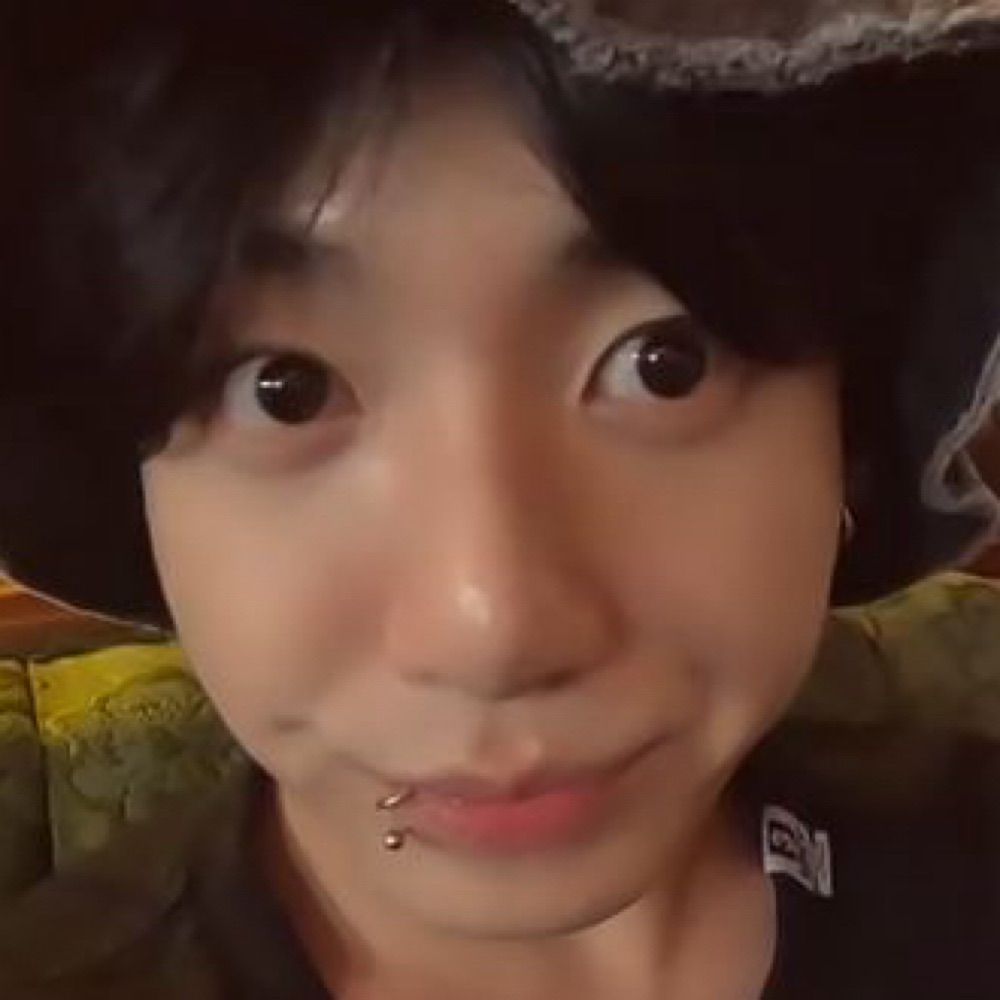jungkook’s nose admirer 