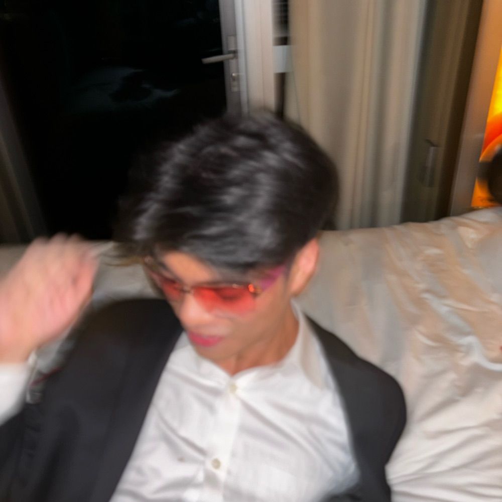 E A