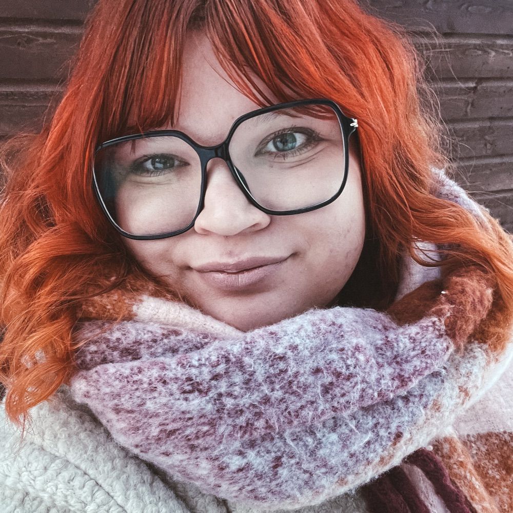 Henna | Kirjailija✨ | Somemarkkinointi 💞 | Neulesuunnittelija 🧶