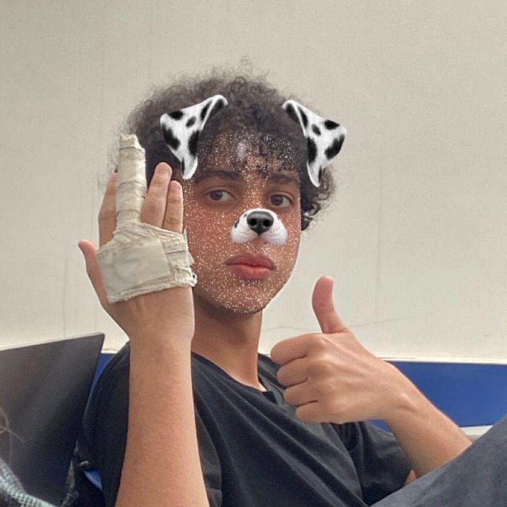Michellfds (meu dedo não abaixa)