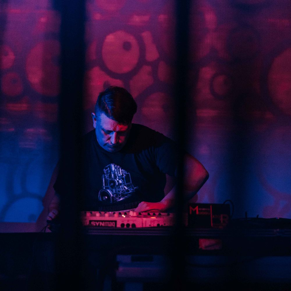 Moogulator - electronic performist. artist. writist. 