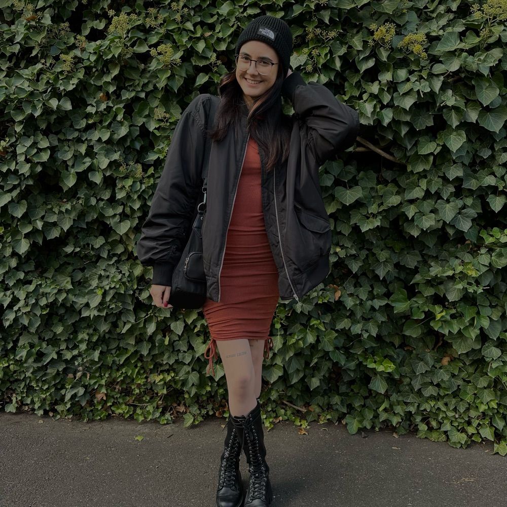elly | astrologer & tarot reader