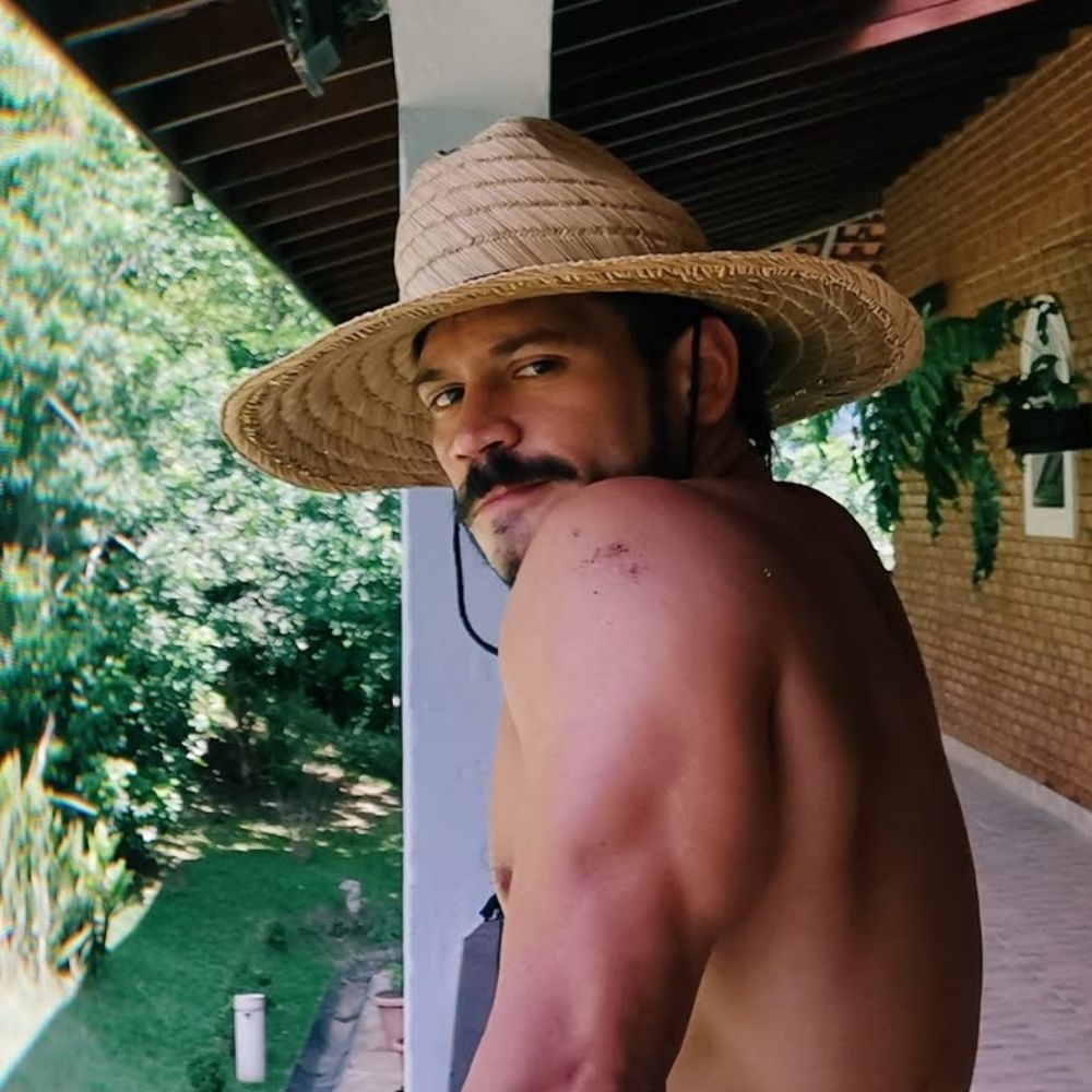 GUSTAVO BLUEKHOUT