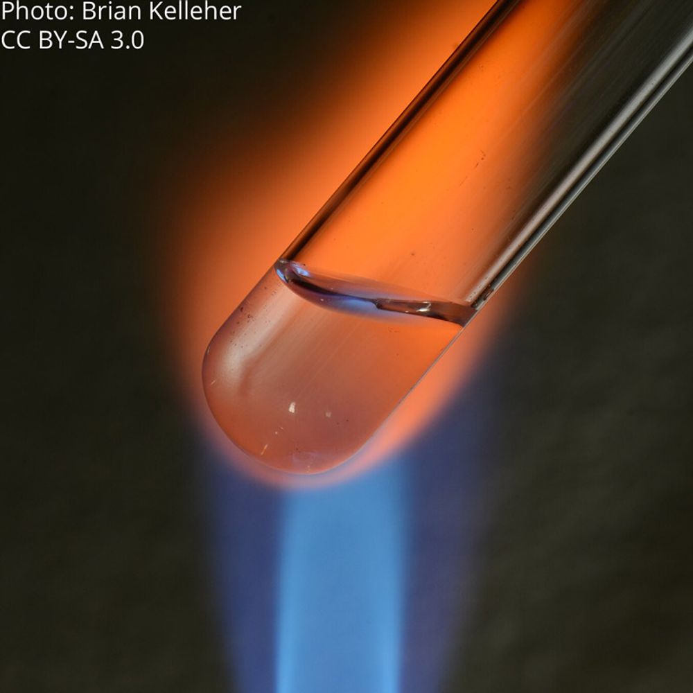Fluid Fuel Nuclear Reactors