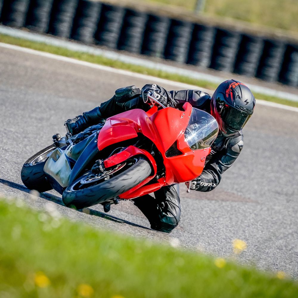-ˋˏ ༻𝓕̵𝓵̵𝓸̵༺ ˎˊ- 🏍🇫🇷🇪🇺