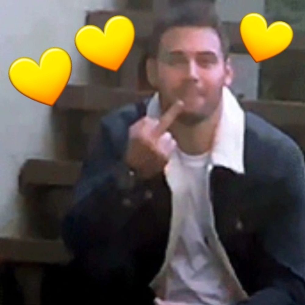 Mia 💛 PFP IS MY MOOD