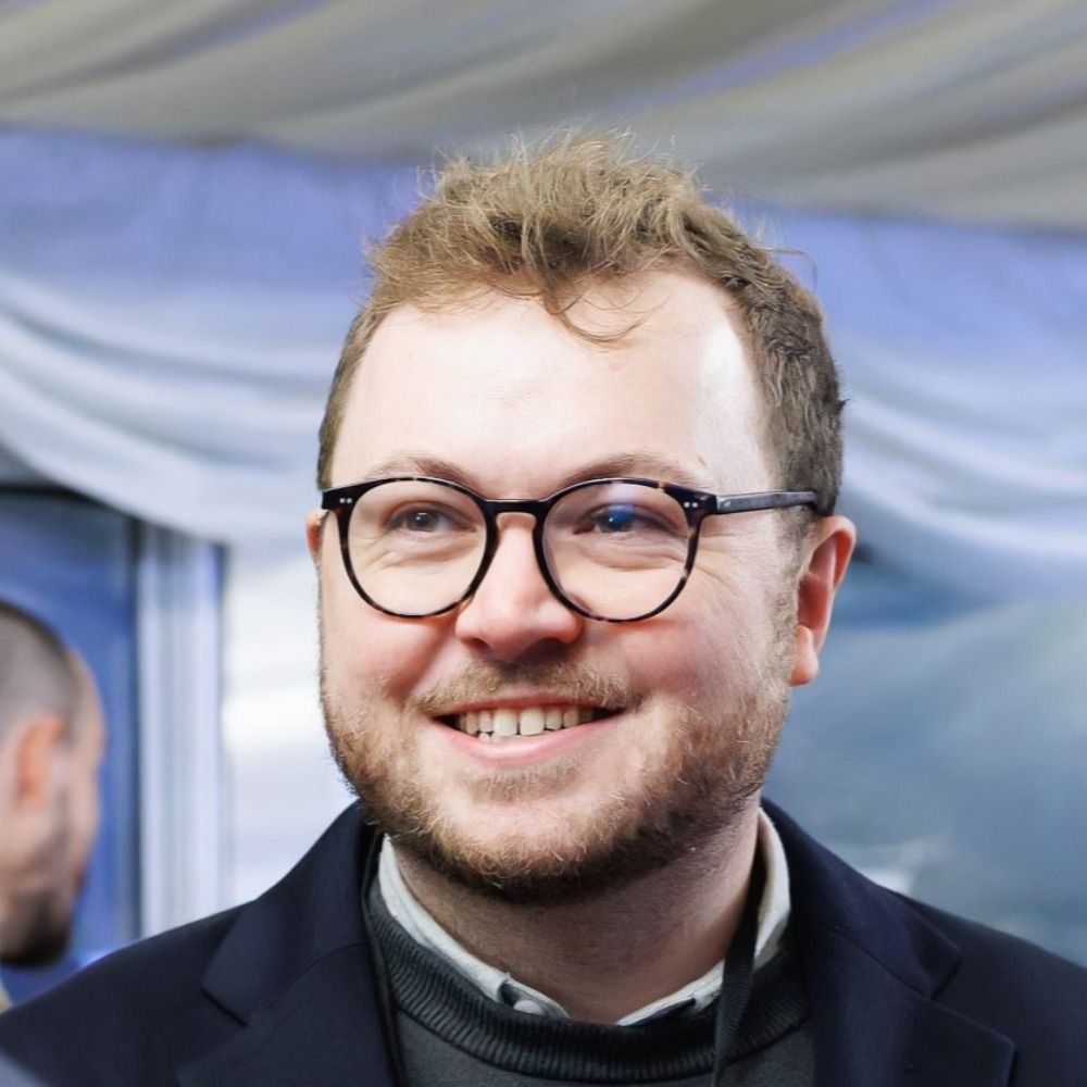 Zak Bond