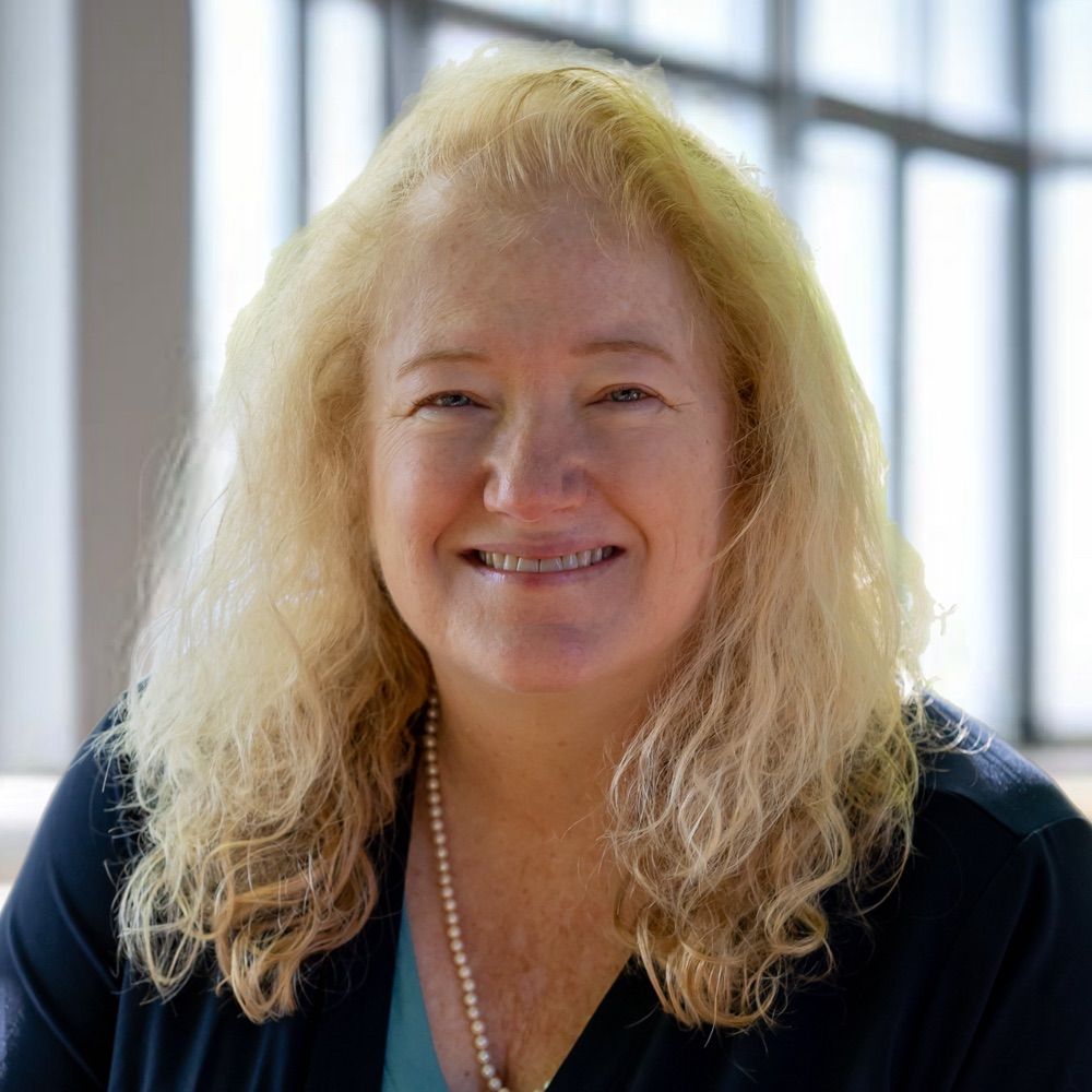 Dr Beth Molnar