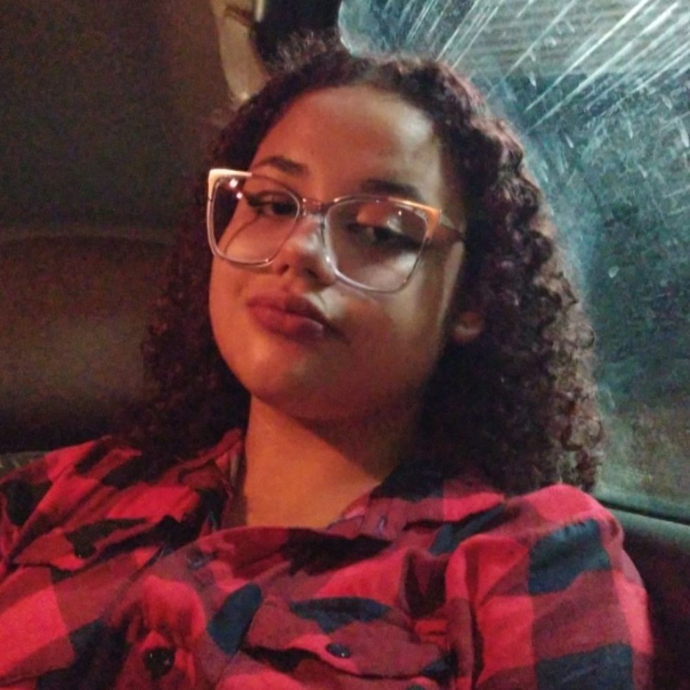 É a Kely caraí 