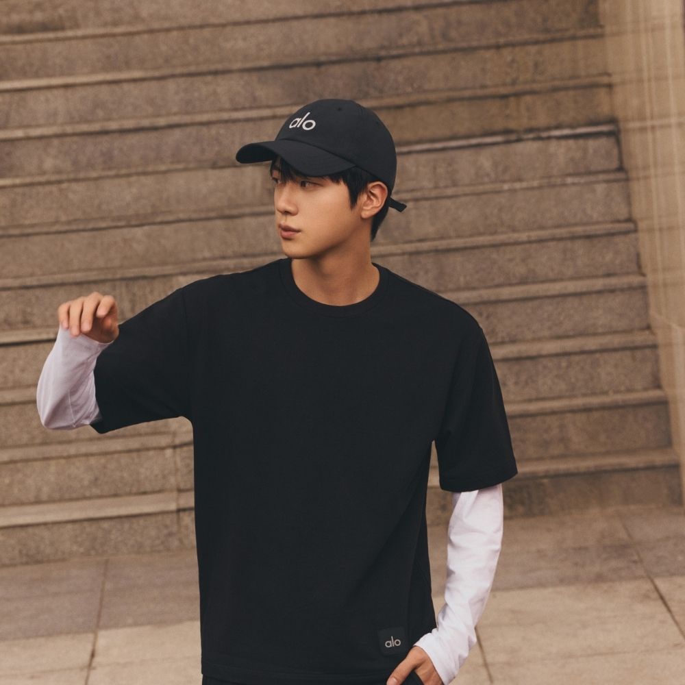 YoongisPinkElbow