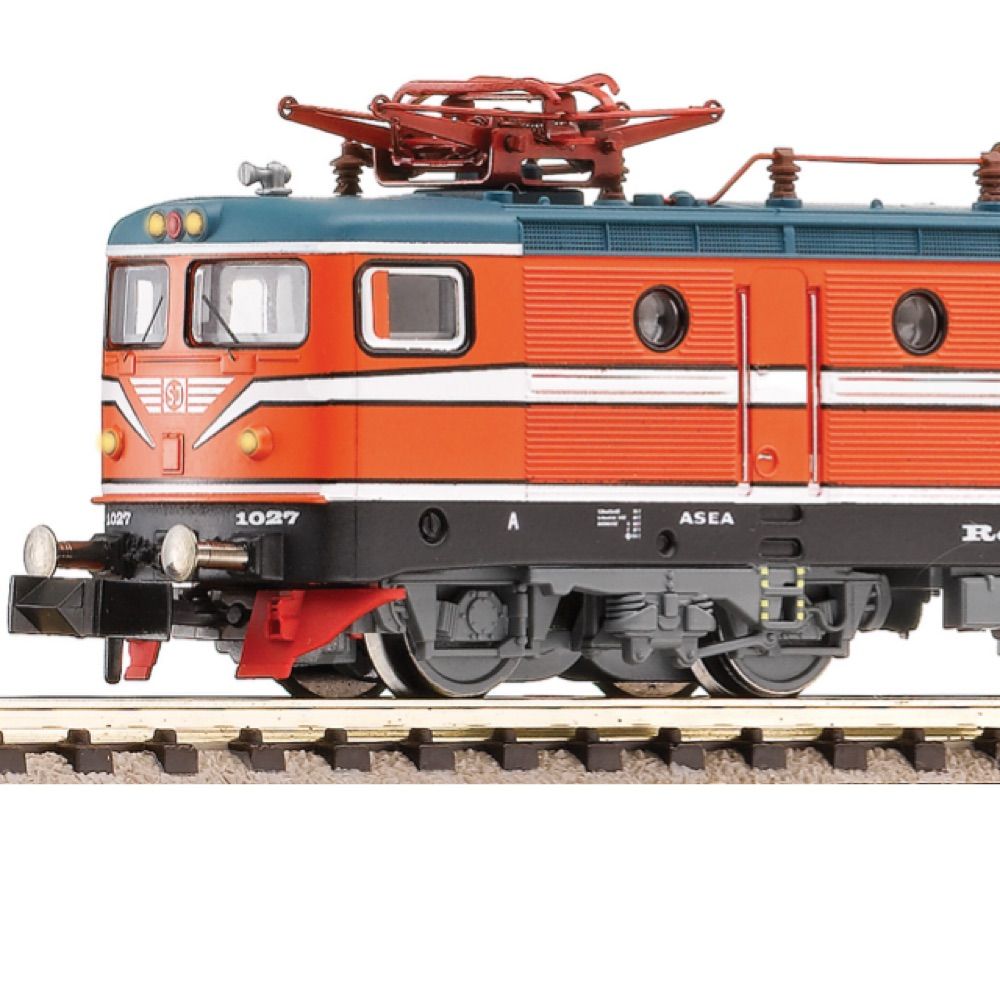 N-scale model railroad swe