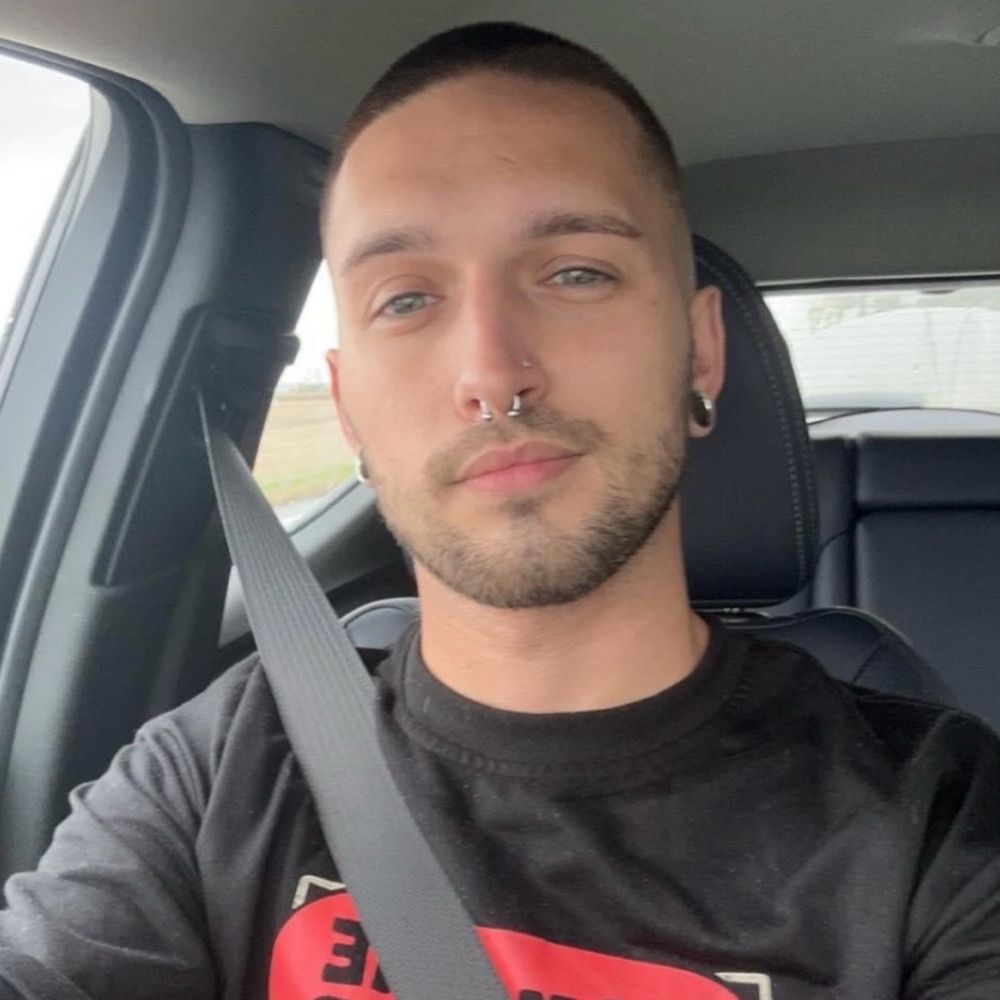 Jerad Minic (he/they)