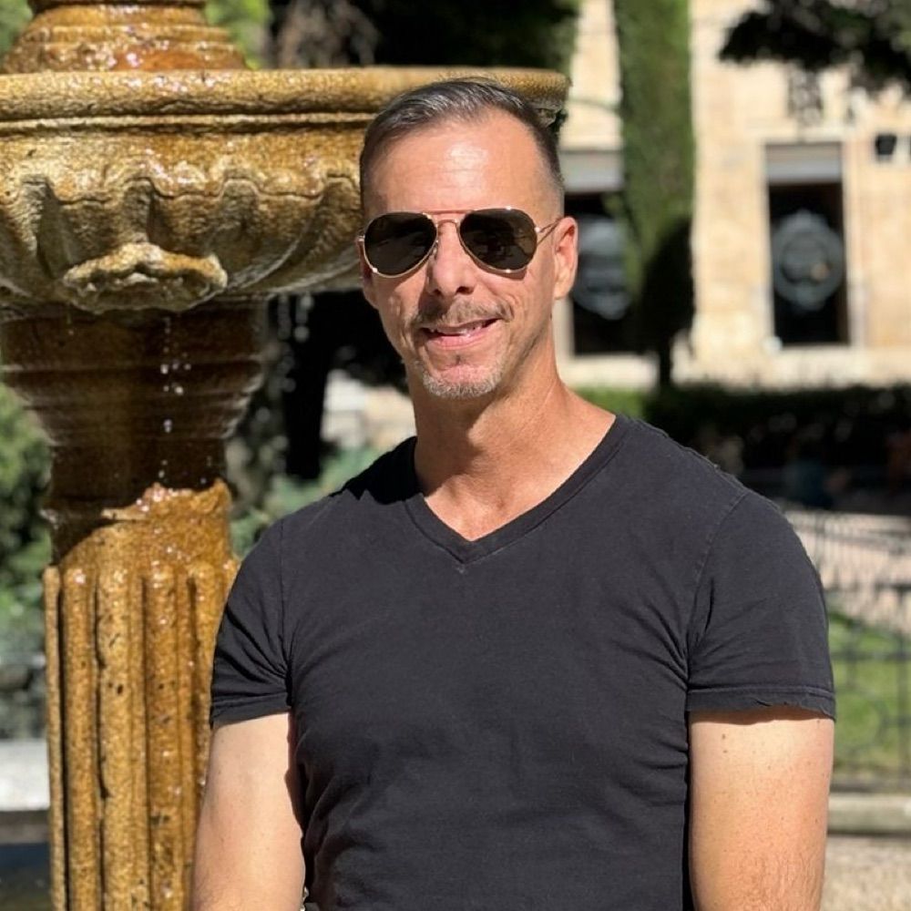 Neil de la Flor