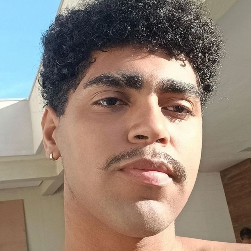 menino neurodivergentezinho