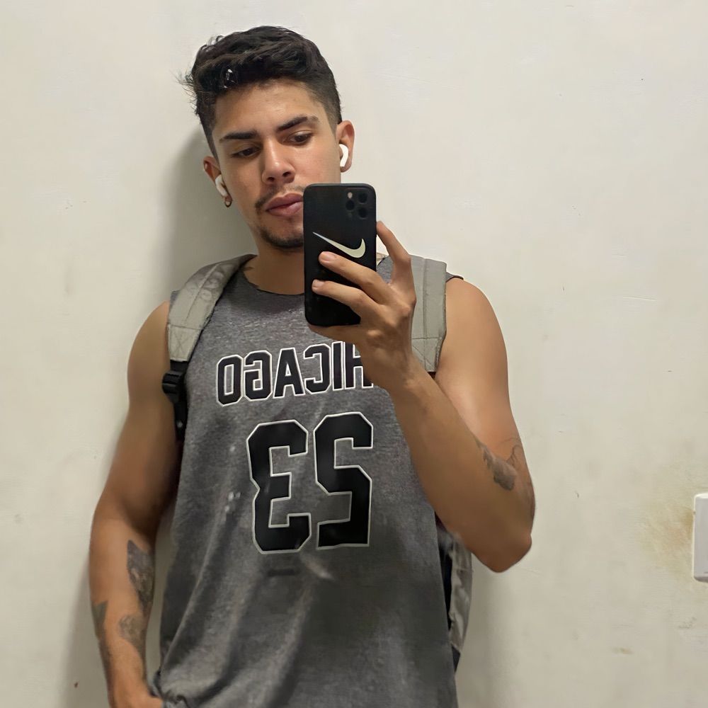 J Gustavo Tavares 