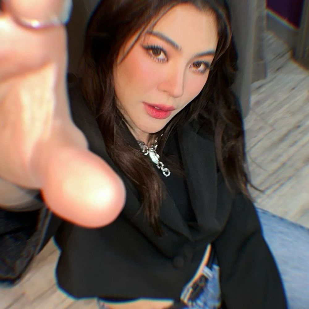 B