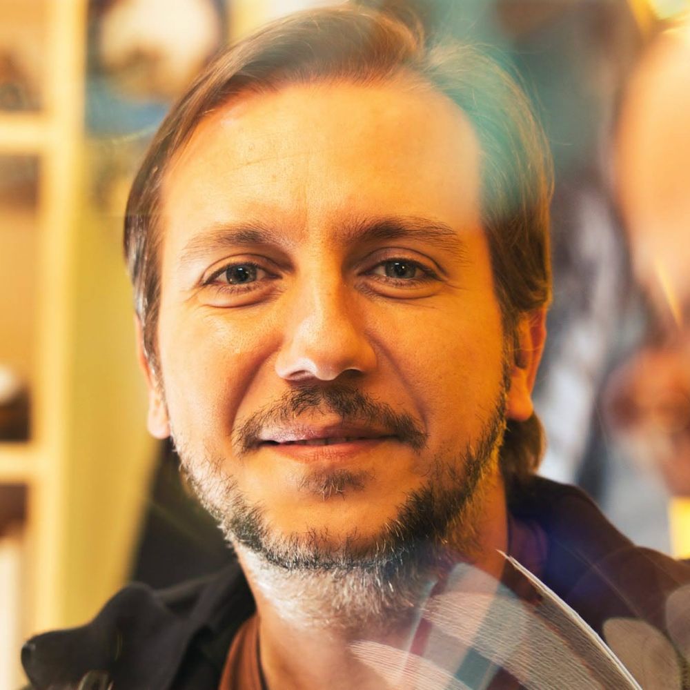César Domínguez
