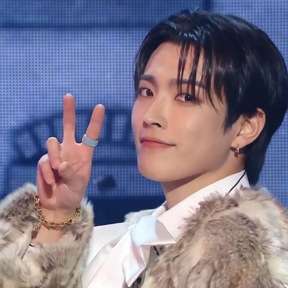 LC - ATEEZ Enthusiast