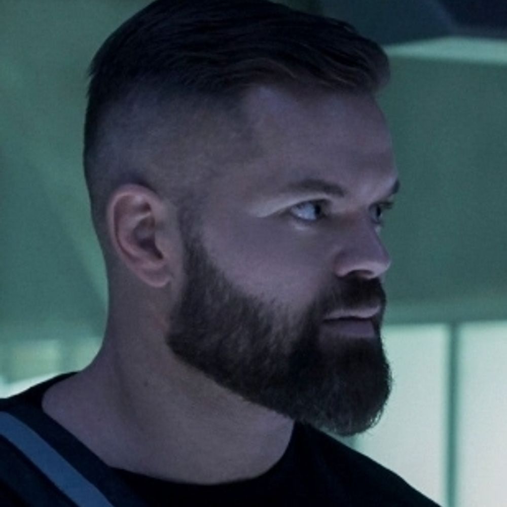 amos burton's haircut