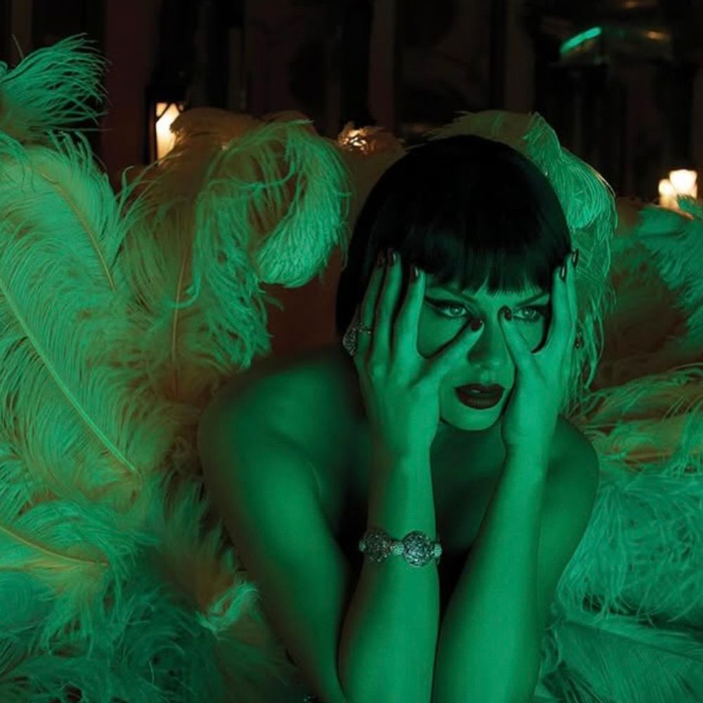 Ella ⸆⸉ (The Life of a Showgirl)