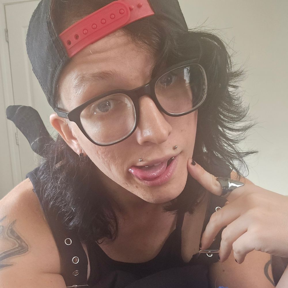 little-goth-top666.bsky.social profile picture